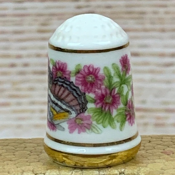 Franklin Porcelain Mexican Sister‎ Utah Thimble 1979 Helen Hall Signed - Picture 2 of 6